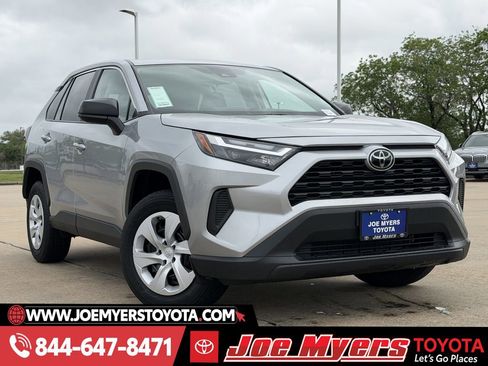 Used 2025 Toyota RAV4 LE image 2