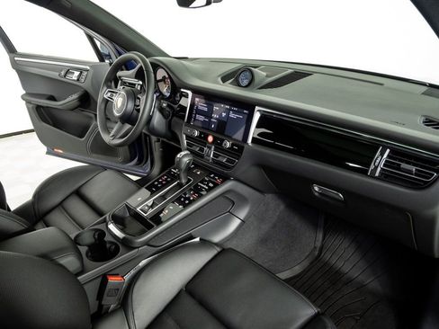 New 2026 Porsche Macan Base image 25