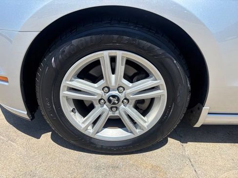 Used 2014 Ford Mustang Coupe RWD image 11