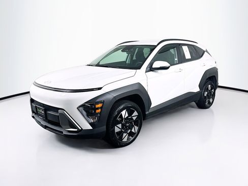 Used 2025 Hyundai Kona SEL AWD/4WD image 3