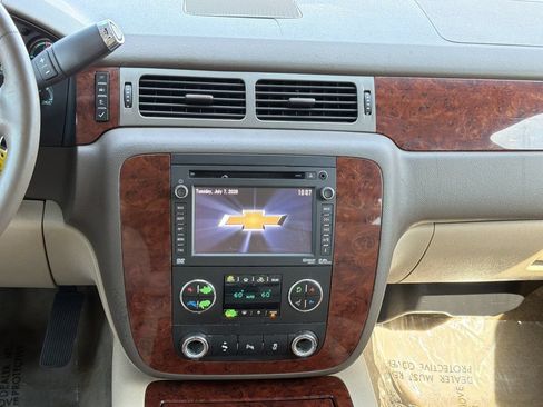 Used 2012 Chevrolet Suburban LTZ RWD image 15