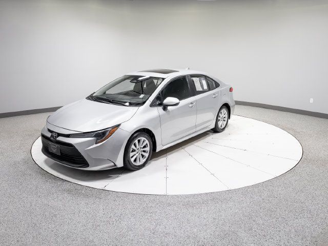 Used 2024 Toyota Corolla LE w/ LE Premium Package FWD image 30