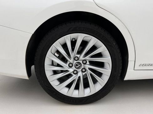 Used 2019 Lexus ES 300h image 34