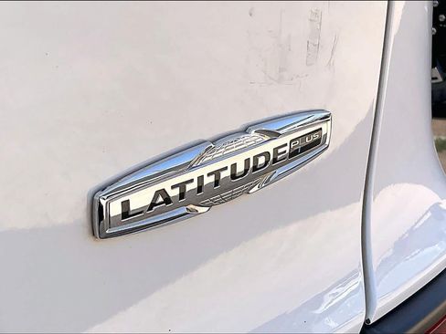 Used 2020 Jeep Cherokee Latitude Plus FWD image 10