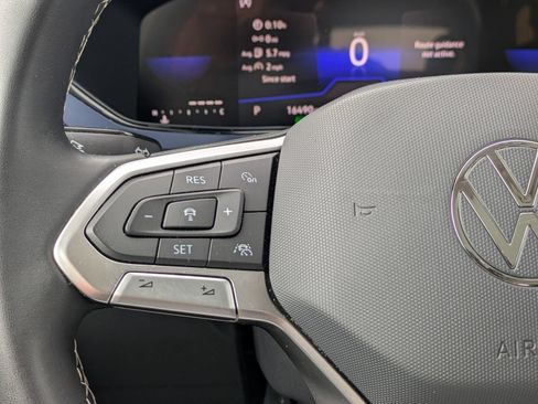 Used 2023 Volkswagen Taos SE w/ Panoramic Sunroof Package FWD image 10