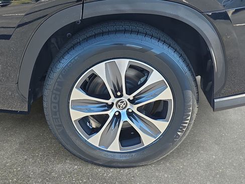 Used 2023 Toyota Highlander XLE FWD image 34