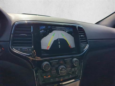 Used 2022 Jeep Grand Cherokee Laredo X RWD image 13