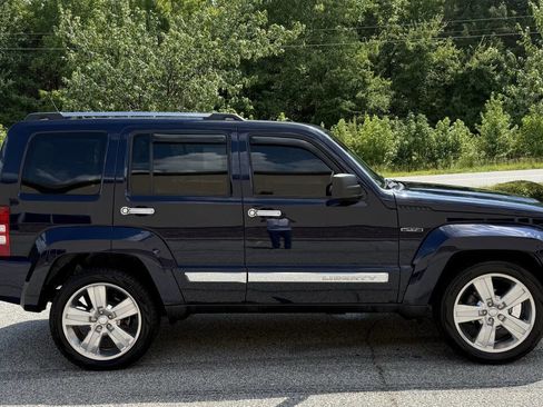 Used 2012 Jeep Liberty Limited Jet image 9