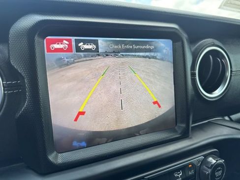 Used 2023 Jeep Wrangler Unlimited Sahara w/ Cold Weather Group AWD/4WD image 17