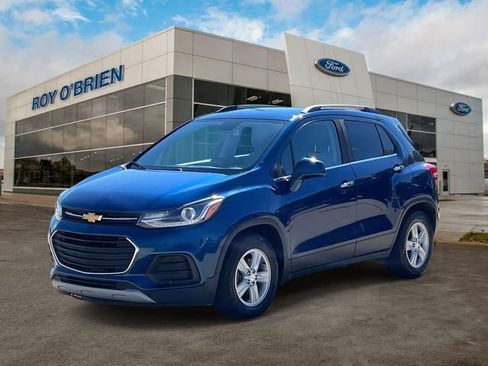 Used 2020 Chevrolet Trax LT w/ LT Convenience Package image 1