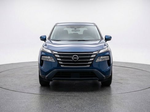 Used 2025 Nissan Rogue SV AWD/4WD image 2