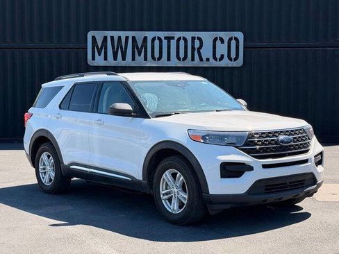 Used 2022 Ford Explorer XLT AWD/4WD image 2