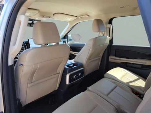 Used 2024 Ford Expedition Max XLT RWD image 12