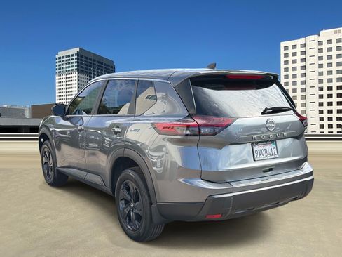 Used 2026 Nissan Rogue SV FWD image 3
