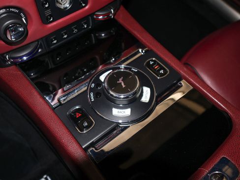 Used 2015 Rolls-Royce Wraith RWD image 38