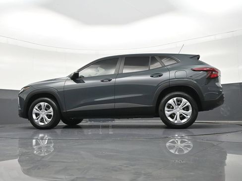 Used 2025 Chevrolet Trax LS FWD image 30