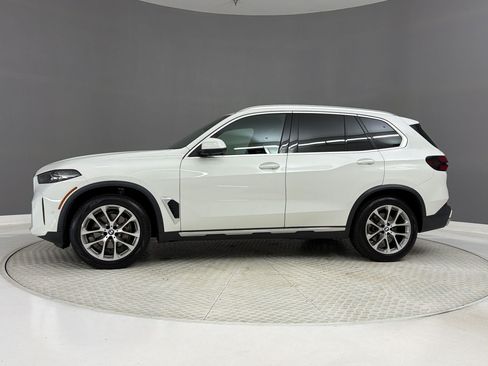 Used 2024 BMW X5 sDrive40i w/ Parking Assistance Package RWD image 2