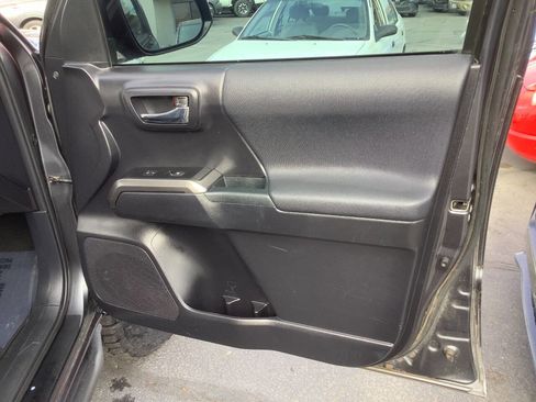 Used 2020 Toyota Tacoma TRD Off-Road image 34