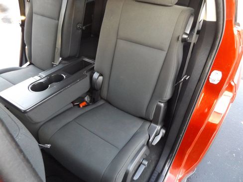 Used 2010 Dodge Journey SXT w/ Flexible Seating Group image 12