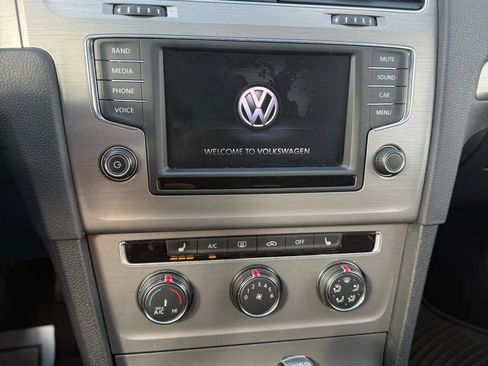 Used 2017 Volkswagen Golf S image 35