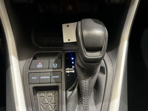 Used 2025 Toyota RAV4 XLE w/ Convenience Package FWD image 15