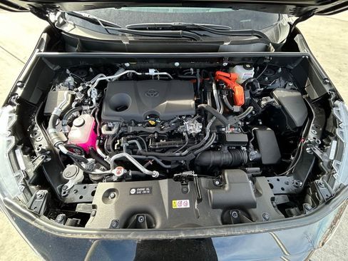 Used 2025 Toyota RAV4 SE image 33