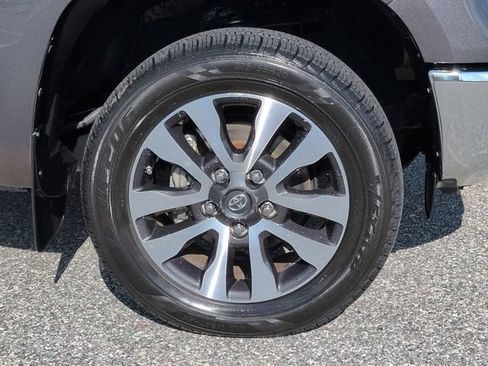 Used 2018 Toyota Tundra Limited w/ Limited Premium Package AWD/4WD image 11