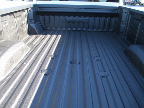 New 2026 GMC Sierra 3500 SLT w/ SLT Premium Package image 4