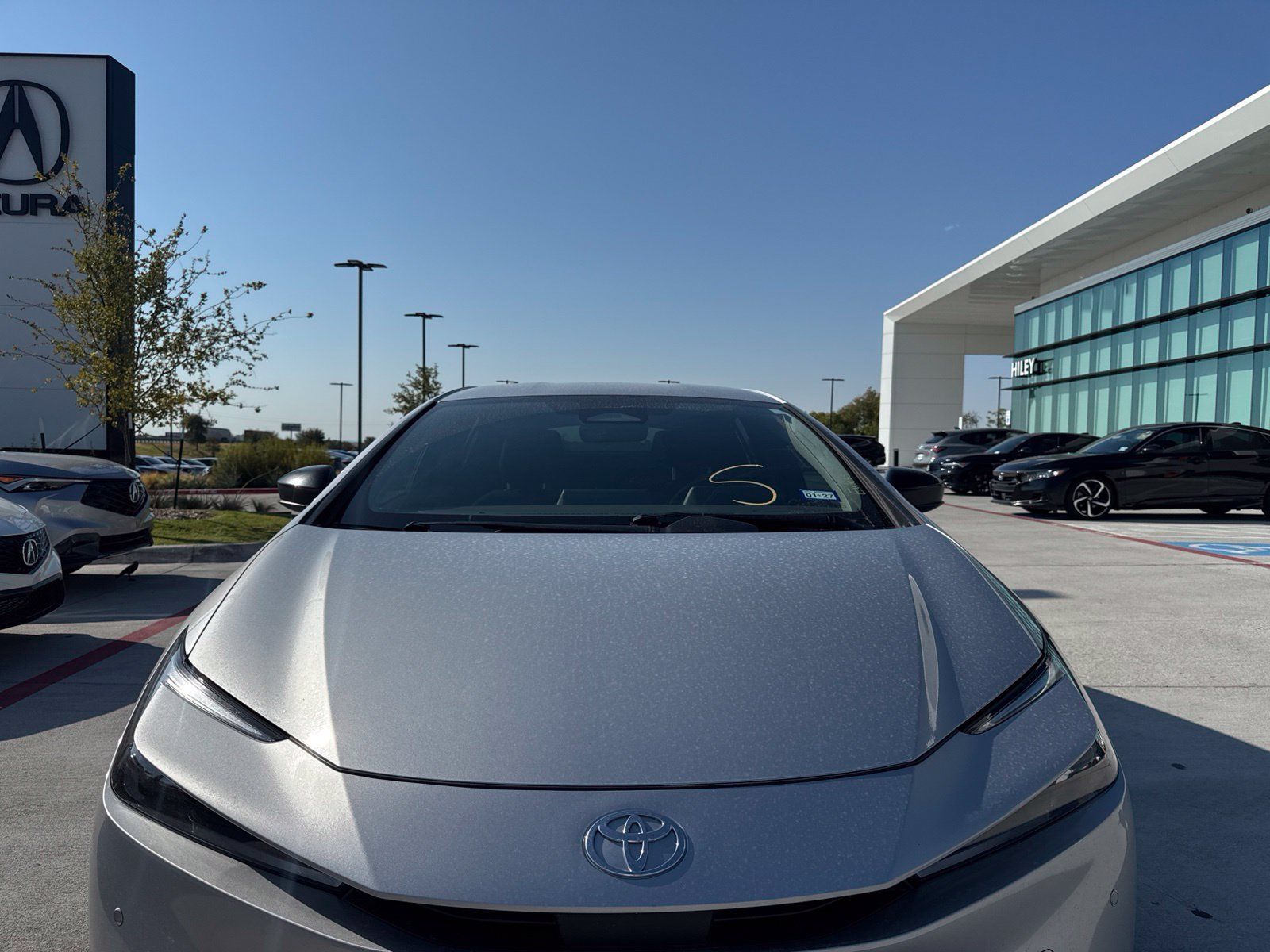 Used 2024 Toyota Prius LE FWD image 2