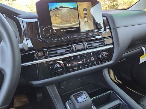 New 2025 Nissan Pathfinder SL image 8