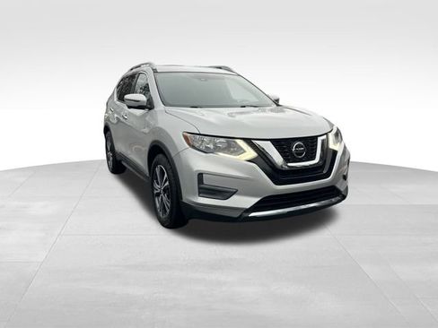 Used 2019 Nissan Rogue SV w/ Premium Package image 7