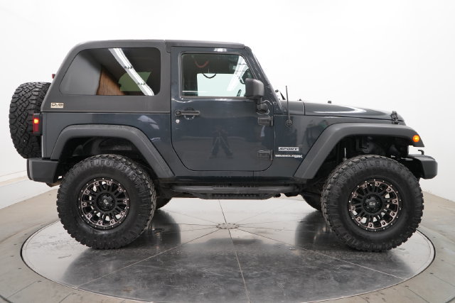 Used 2018 Jeep Wrangler Sport w/ Connectivity Group AWD/4WD image 8