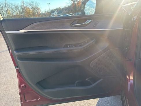 New 2025 Jeep Grand Cherokee Limited w/ Luxury Tech Group II image 7