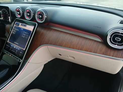 Used 2023 Mercedes-Benz C 300 4MATIC Sedan w/ Exclusive Trim Package image 18