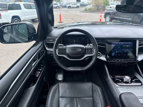 Used 2023 Jeep Wagoneer Series II w/ Convenience Group I AWD/4WD image 14