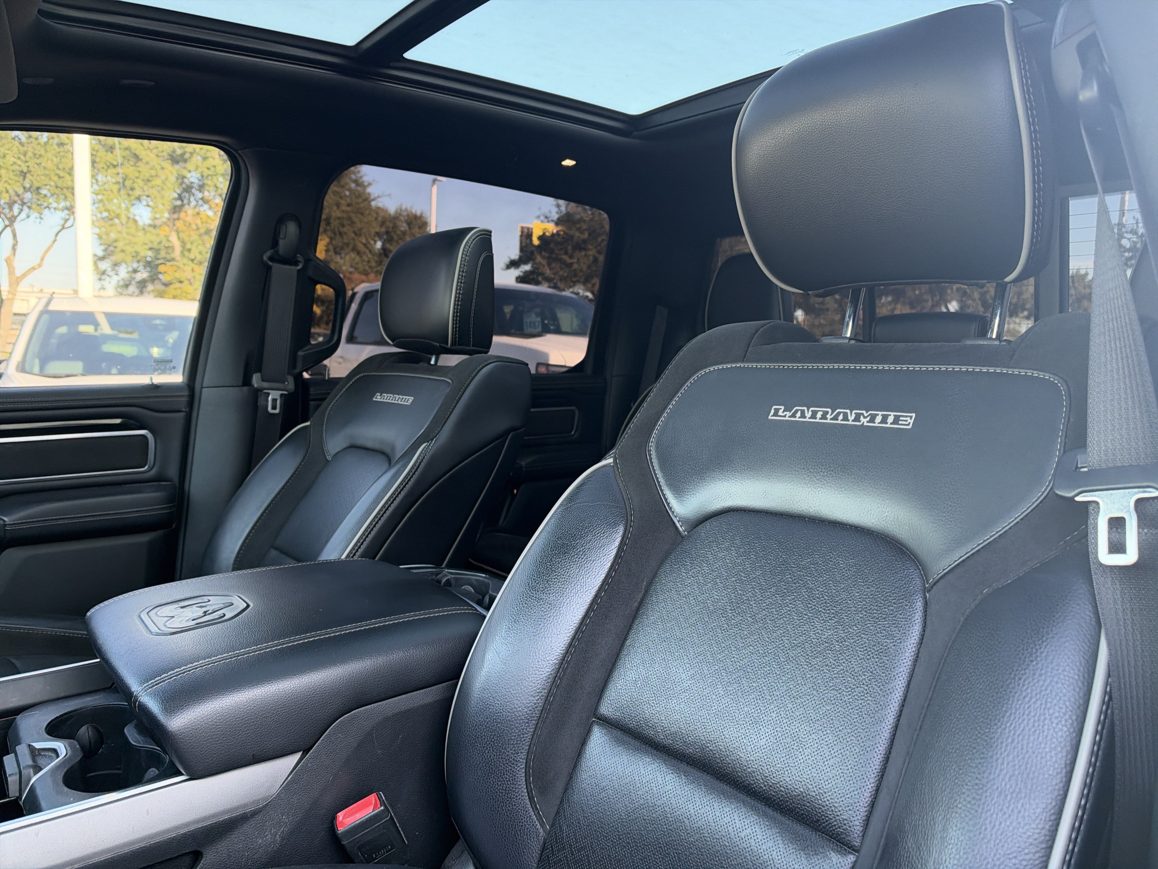 Used 2021 RAM 1500 Laramie w/ Sport Appearance Package AWD/4WD image 8