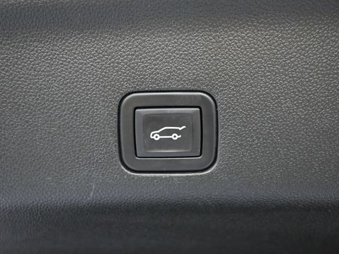 Used 2024 GMC Yukon Denali AWD/4WD image 9