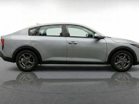Used 2025 Kia K4 LXS image 11