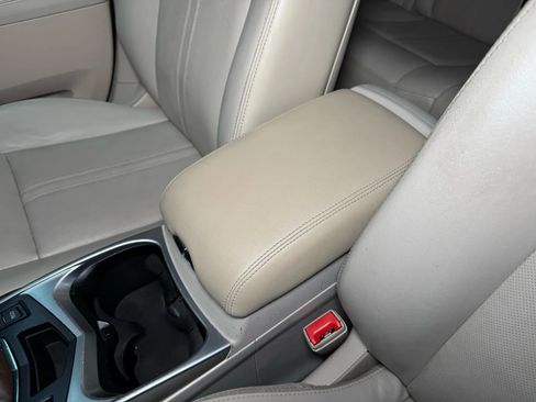 Used 2015 Cadillac SRX Luxury w/ Driver Awareness Package image 40