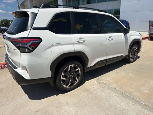 Used 2025 Subaru Forester Limited w/ Popular Package #2 AWD/4WD image 3
