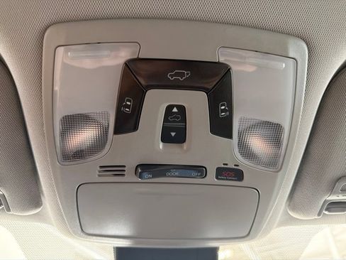 Used 2020 Toyota Sienna XLE w/ XLE Navigation Package FWD image 27