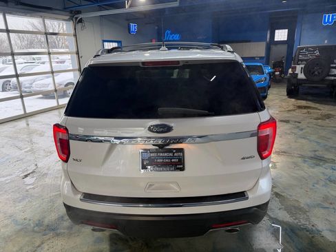 Used 2018 Ford Explorer XLT w/ Equipment Group 202A image 10