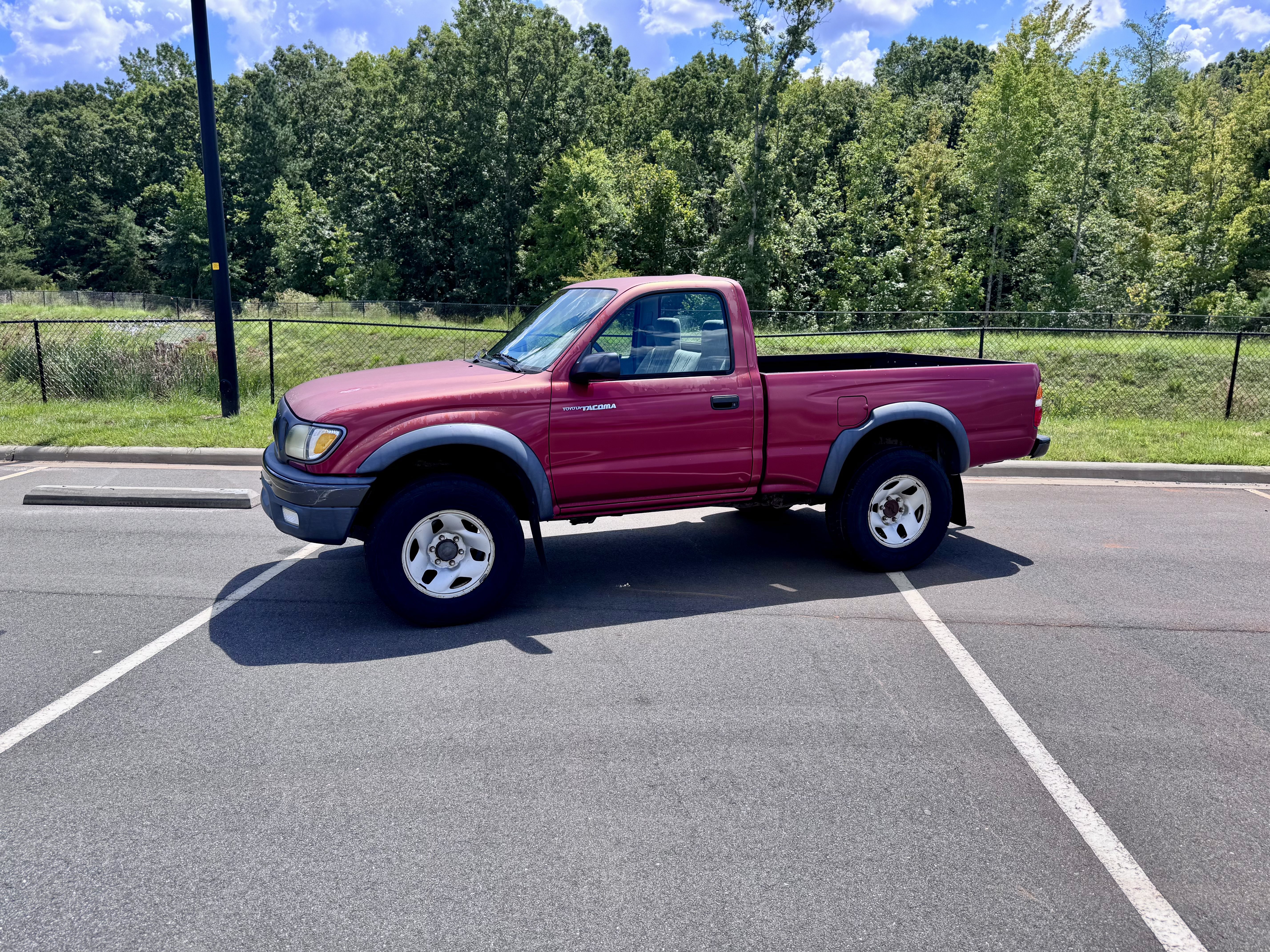 Used 2004 Toyota Tacoma 4x4 Regular Cab image 1