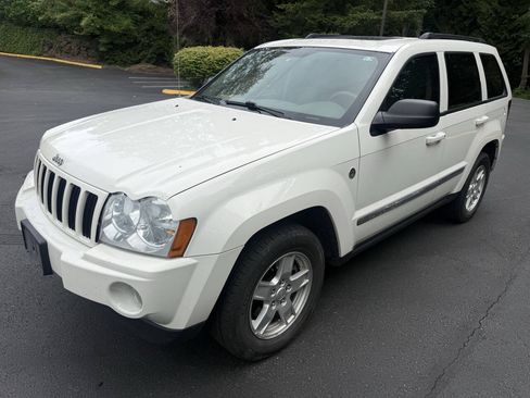 Used 2005 Jeep Grand Cherokee Laredo AWD/4WD image 1