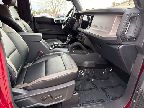 New 2026 Ford Bronco Outer Banks w/ Sasquatch Package image 18