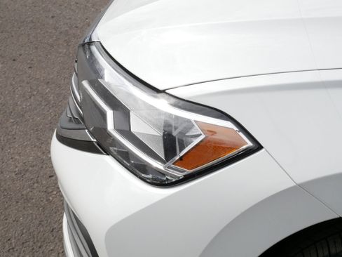 Certified 2022 Volkswagen Jetta SE w/ Panoramic Sunroof Package image 16