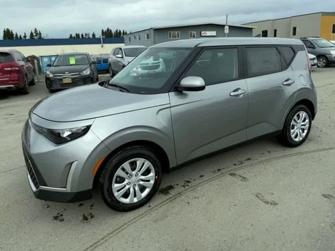 Used 2023 Kia Soul LX image 6