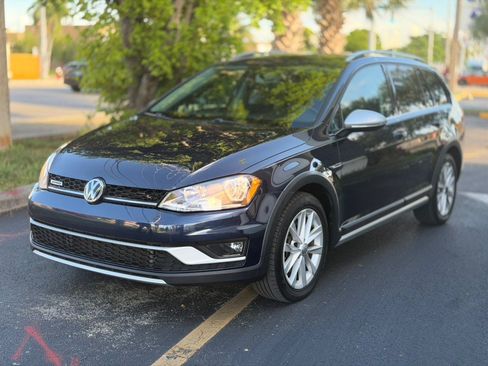 Used 2017 Volkswagen Golf Alltrack S AWD/4WD image 2