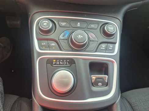 Used 2016 Chrysler 200 LX FWD image 22