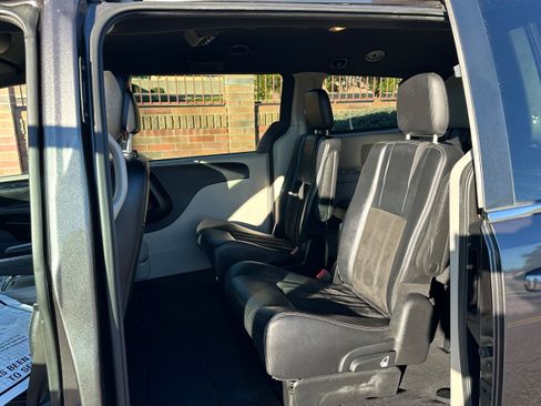 Used 2019 Dodge Grand Caravan SXT image 7